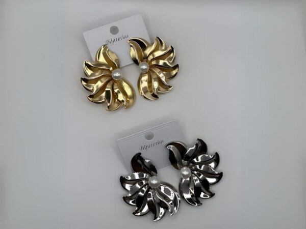 Brinco Feminino Flor com Perola