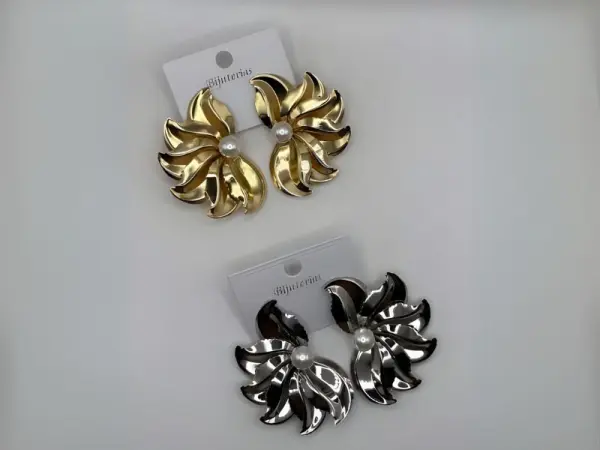 Brinco Feminino Flor com Perola