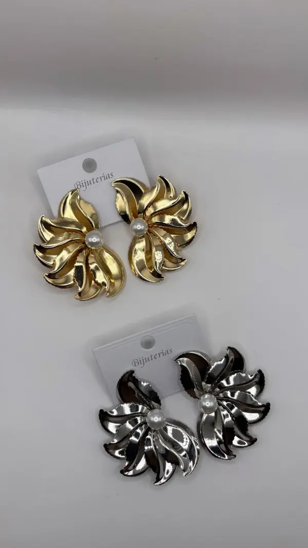 Brinco Feminino Flor com Perola - Image 2