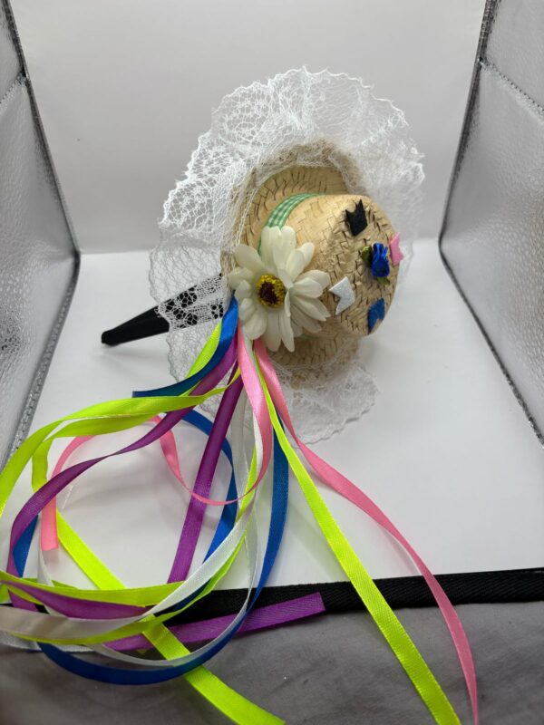Tiara Junina com Mini Chapéu Decorado – Colorida e Encantadora - Image 3