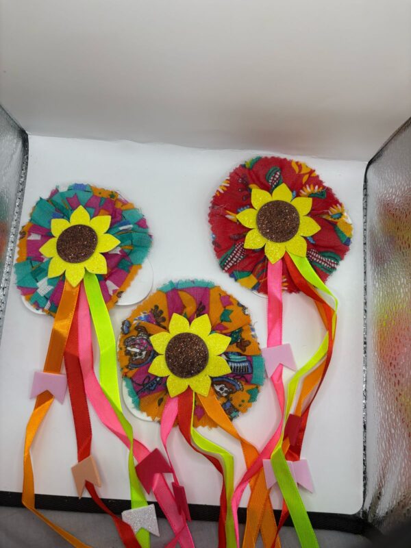 Enfeite Bico de Pato Girassol com Fitas Coloridas – Festa Junina - Image 2